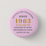 Badge Rond 2,50 Cm 60th Birthday Born 1963 Ajouter Nom Rose Grey<br><div class="desc">Personnalisé Anniversaire ajoutez votre nom et votre badge d'année. Modifiez le nom et l'année avec le modèle fourni. Un merveilleux accessoire de fête d'anniversaire personnalisé. Plus de cadeaux et de fournitures de fête disponibles avec le design "normes de fixation" dans le magasin.</div>