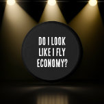 Badge Rond 2,50 Cm Ai-Je L'Air D'Avoir Volé Économie Drôle Devis Voya<br><div class="desc">Faites une déclaration audacieuse avec ce drôle de design typographique inspiré du voyage. Avec la phrase "DO I LOOK LIKE I FLY ECONOMY" qui frappe tous les casquettes, il est parfait pour les voyageurs, les coureurs à réaction et toute personne ayant un sentiment d’humour à l’idée de voler avec style....</div>