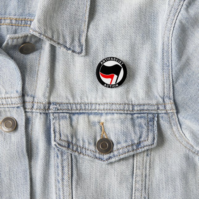 Badge Rond 2,50 Cm Antifasciste (En situation)