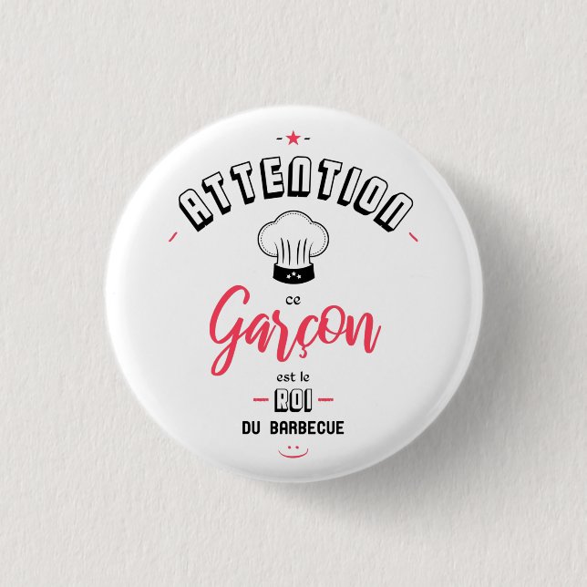 Badge Rond 2,50 Cm Attention ce garcon est le roi du barbecue (Devant)