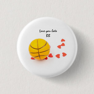 Badge Rond 2,50 Cm Basket-ball aux coeurs rouges d'amour pour la Sain