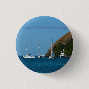 Badge Rond 2,50 Cm Bateaux à voile dans la baie Blancs et Bleus Nauti