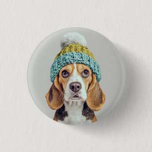 Badge Rond 2,50 Cm Beagle douillet dans un Casquette Knit d'hiver