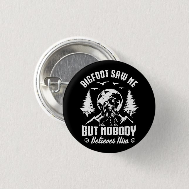 Badge Rond 2,50 Cm Bigfoot M'A Vu Mais Personne Ne Le Croit Sasquatch (Devant & derrière)