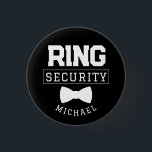 Badge Rond 2,50 Cm Black Funny Ring Sécurité Mariage Favor Enfant<br><div class="desc">Cette épingle mariage mignonne fait l'accessoire parfait pour votre sécurité de bague le jour de votre mariage! Il présente une illustration d'une cravate arc avec la légende "Sûreté de l'anneau". Cette broche peut être facilement customisée avec votre nom.</div>