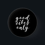 Badge Rond 2,50 Cm Bouton Bouton noir uniquement pour les bonnes vitr<br><div class="desc">Bonnes vibes seulement,  des conseils de vie positifs pour ce design typographique.</div>