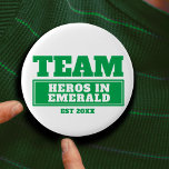Badge Rond 2,50 Cm Bouton de famille ou d'équipe personnalisé vert éq<br><div class="desc">L'équipe verte personnalise les badges de boutons. Idéal pour les événements en famille, les jeux amusants ou pour les équipes sportives pour montrer les couleurs de votre équipe. Personnalisez ce design avec votre propre nom d'équipe ou nom de famille et année de création, devise de l'équipe ou nom. Autres couleurs...</div>