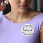 Badge Rond 2,50 Cm Bridesmaid lavande violette eucalyptus mariage<br><div class="desc">Pour la servante. Un arrière - plan blanc chic. Décoré de lavande,  fleurs de fleurs de violet et de verdure d'eucalyptus aquarellée.</div>
