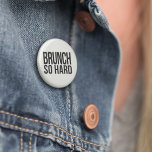 Badge Rond 2,50 Cm Brunch tellement dur<br><div class="desc">Déclarez votre allégeance pour le VRAI repas le plus important de la journée avec ce bouton amusant noir et blanc. Design propose "Brunch So Hard",  une pièce amusante sur le rap lyrique en texte brut et moderne.</div>