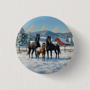 Badge Rond 2,50 Cm Chevaux Appaloosa noirs sur une ferme en hiver