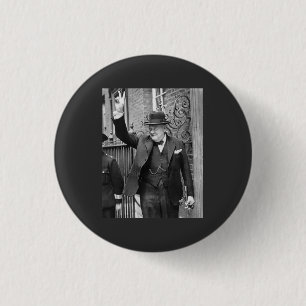 BADGE ROND 2,50 CM CHURCHILL V SIGN.