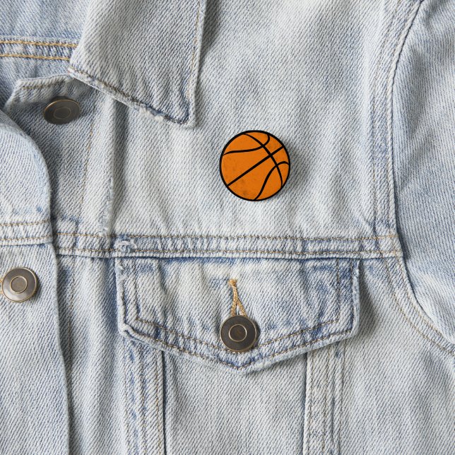 Badge Rond 2,50 Cm Classic Varsity Basketball Hoops Game Day Style (En situation)