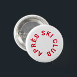 Badge Rond 2,50 Cm Club Après Ski Hiver Rouge Ski<br><div class="desc">Club Après Ski, bouton de crête de station de ski rouge hivernal. Personnalisez avec l'année de votre voyage de ski, le nom de la station de ski et le lieu. Parfait comme voyage de ski de destination ou comme cadeau pour une fête à thème après-ski ou comme cadeau pour un...</div>
