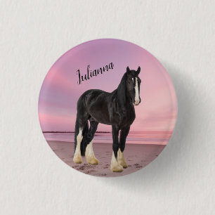 Badge Rond 2,50 Cm Clydesdale noir et blanc sur la plage au coucher d