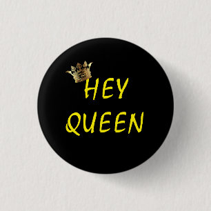 BADGE ROND 2,50 CM COURONNE JAUNE NOIRE DE LA REINE NOIRE