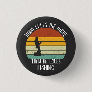 Badge Rond 2,50 Cm CUSTOM Dada M'Aime Plus Qu'Il N'Aime La Pêche