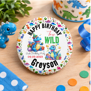 Badge Rond 2,50 Cm Deux garçons dinosaures sauvages pour un 2e annive