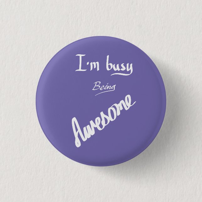 Badge Rond 2,50 Cm Devis amusant et occupé Humour manuscrit violet (Devant)