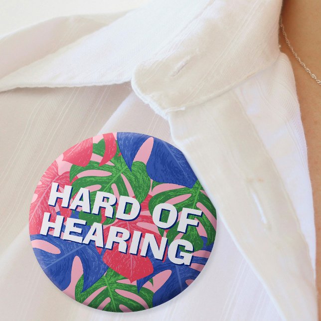 Badge Rond 2,50 Cm Difficile à entendre Feuilles tropicaux rose bleu  (Mockup of pin on woman's blouse)
