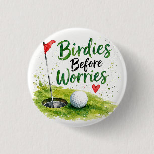 Badge Rond 2,50 Cm Drapeau de golf et balle sur le parcours de golf