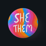 Badge Rond 2,50 Cm ELLE/EUX Pronononounes Manipulation colorée bandes<br><div class="desc">Décorez votre tenue avec ce bouton d'art cool. Ça fait un grand cadeau ! Vous pouvez le customiser et ajouter du texte. Consultez ma boutique pour plus de couleurs et de motifs ! Faites-moi savoir si vous aimeriez quelque chose de personnalisé aussi.</div>