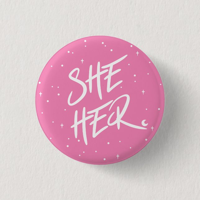 Badge Rond 2,50 Cm Étoiles Elle/Ses pronounounes en rose (Devant)