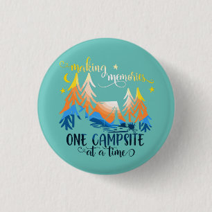 Badge Rond 2,50 Cm Faire des souvenirs sur le camping à un sac fourr