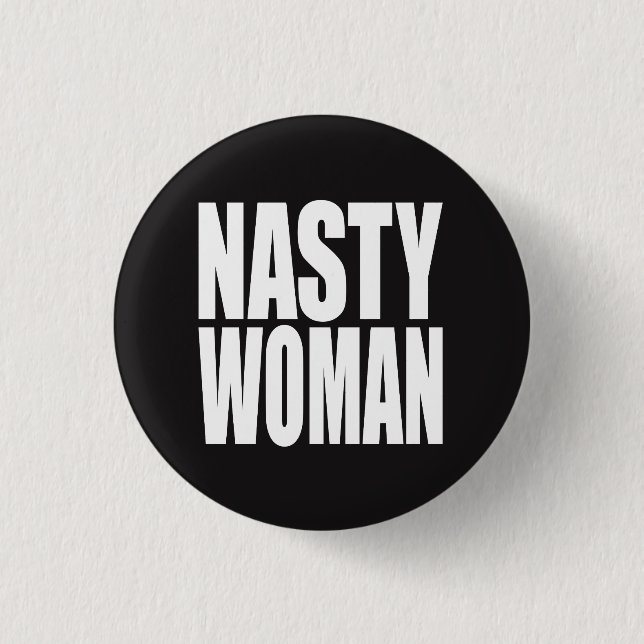 BADGE ROND 2,50 CM "FEMME MÉCHANTE " (Devant)