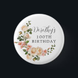 Badge Rond 2,50 Cm Fête du 100e anniversaire de l'ivoire rustique<br><div class="desc">Des roses blanches en ivoire et des bourgeons roses brillants créent une couronne florale très rustique. Sangez l'eucalyptus vert à la floraison florale. Le nom de la femme d'anniversaire est écrit en gros caractères. Le 100ème anniversaire suit. Ce bouton d'anniversaire fait partie de la collection Rustic Ivory White Rose. Il...</div>