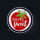 Badge Rond 2,50 Cm Fraise Berry Sweet Birthday Baby Girl Kids<br><div class="desc">Douce comme une fraise juteuse et moelleuse ! Style contemporain rouge, vert et noir et vif pour une fête d'anniversaire fruitée et amusante. ・ Coordonnez-le ! Parcourez la collection d'anniversaire de fraises sucrées pour trouver des produits assortis, y compris des invitations, du papier d'emballage, du décor de fête et plus...</div>