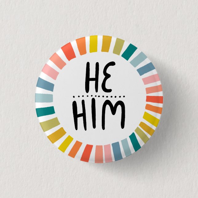 Badge Rond 2,50 Cm HE / HIM Pronounounounes Rainbow Handlettered Prid (Devant)