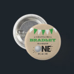 Badge Rond 2,50 Cm Hole In One Boys Golf 1er Anniversaire Par tee<br><div class="desc">Célébrez dans le style avec ces boutons amusants et très tendance 1er anniversaire. Le design est facile à personnaliser avec votre libellé d'événement spécial et vos invités seront ravis quand ils verront ces boutons fabuleux. Les éléments correspondants se trouvent dans la collection.</div>