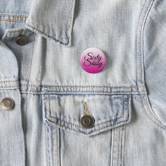 Badge Rond 2,50 Cm Hot Pink Parties scintillant Ombre 60 et Sassy 60e (En situation)