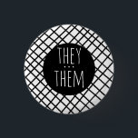 Badge Rond 2,50 Cm ILS/EUX Pronononouns Grille artisanale Noir Blanc<br><div class="desc">Décorez votre tenue avec ce bouton d'art cool. Ça fait un grand cadeau ! Vous pouvez le customiser et ajouter du texte. Consultez ma boutique pour plus de couleurs et de motifs ! Faites-moi savoir si vous aimeriez quelque chose de personnalisé aussi.</div>