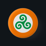 Badge Rond 2,50 Cm Insigne de Triskele d'Irlandais<br><div class="desc">Un symbole et un arrière - plan de style celtique de triskele dans les couleurs du drapeau tricolore irlandais.</div>