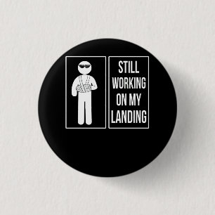 Badge Rond 2,50 Cm Je Travaille Toujours Sur Mon Atterrissage Brisé D