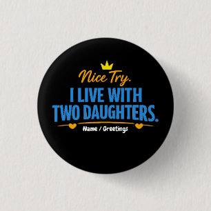 Badge Rond 2,50 Cm Joli Essai Je Vis Avec Deux Filles Citation Drôle 