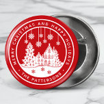 Badge Rond 2,50 Cm Joyeux Noël Joyeux Vacances Hiver Personnalisé<br><div class="desc">Joyeux Noël Joyeux Vacances Hiver Nom personnalisé Buttons présente le texte "Joyeux Noël et Joyeux Vacances" dans un script blanc moderne sur un arrière - plan rouge et personnalisé avec votre nom autour d'une maison avec des arbres de Noël et des flocons de neige. Parfait pour les fêtes de Noël...</div>