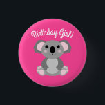 Badge Rond 2,50 Cm Koala Bear Cute Kid Birthday Girl<br><div class="desc">Adorable coude koala ours avec rose faire un thème parfait pour une fille,  un garçon,  ou n'importe quel enfant qui aime ces adorables ours de koala australiens ! Idéal pour les enfants amoureux des animaux ! Aussi parfait pour le premier anniversaire d'un bébé!</div>