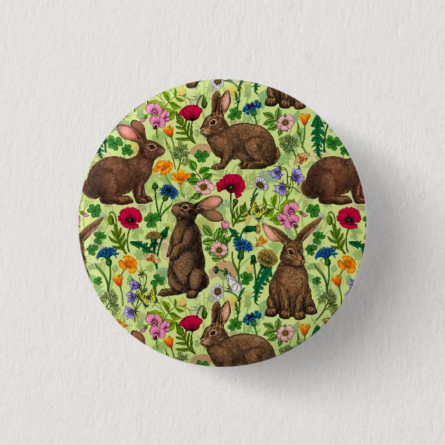 Badge Rond 2,50 Cm Lapins et fleurs sauvages sur le vert miel (Devant)