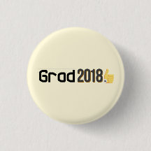 Les pouces du diplômé 2018 lèvent le mini Pin