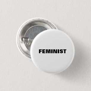 Badge Rond 2,50 Cm lettres noires "féministes" - arrière - plan blanc