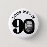 Badge Rond 2,50 Cm Look who is 90 photo black and white button/badge<br><div class="desc">Celebrate a 90th Birthday with this fun look who is 90 photo badge/button. Personalise this age badge with a photograph of the birthday boy or girl. Great idea for adding some fun to a birthday party. Can be used to show baby photos or other fun or embarrassing photos over your...</div>