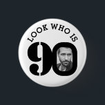 Badge Rond 2,50 Cm Look who is 90 photo black and white button/badge<br><div class="desc">Celebrate a 90th Birthday with this fun look who is 90 photo badge/button. Personalise this age badge with a photograph of the birthday boy or girl. Great idea for adding some fun to a birthday party. Can be used to show baby photos or other fun or embarrassing photos over your...</div>