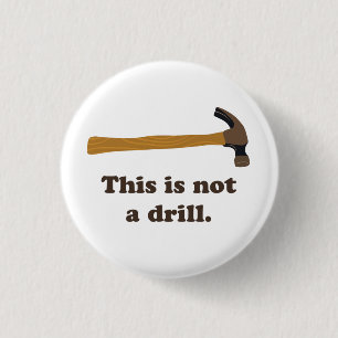 Badge Rond 2,50 Cm Marteau - ce n'est pas un foret