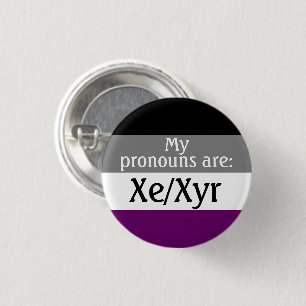 Badge Rond 2,50 Cm Mes pronouns sont : Xe/Xyr - drapeau asexuel/ace