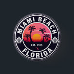 Badge Rond 2,50 Cm Miami Beach Floride Retro Sunset Souvenirs 60s<br><div class="desc">Miami Beach Florida Vintage 60s Souvenirs. Miami Beach Floride - Retro Tropical Palm Tree 60s Souvenirs design Vintage fait un grand cadeau de Noël ou d'anniversaire pour les fans de Miami Beach plage. Le design rétro de l'ambiance estivale est un cadeau parfait pour les amateurs de voyage et de destination...</div>