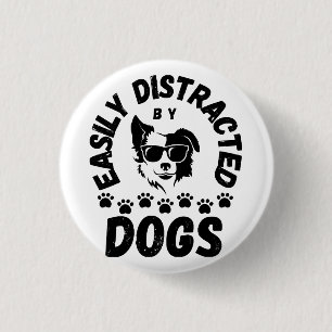 Badge Rond 2,50 Cm Mignon facilement distrait par les chiens amateurs