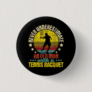 Badge Rond 2,50 Cm Ne jamais sous-estimer un vieil homme - Tennis Rac