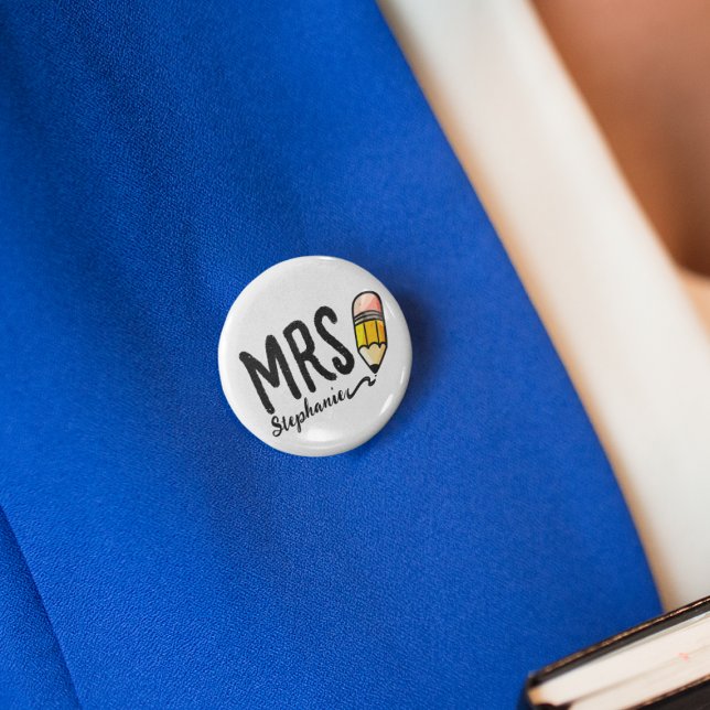 Badge Rond 2,50 Cm Nom personnalisé l Cute Pencil Typographie Enseign (Créateur téléchargé)